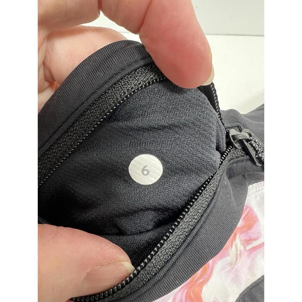 Lululemon Run Low Rise Speed Short 4 Way Stretch Pigment Wave Multi/Black Size 6 - Picture 8 of 9